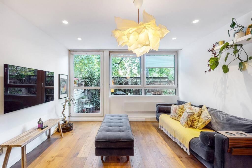 Charming 2-Bedroom Maisonette With Private Garden Londra Esterno foto