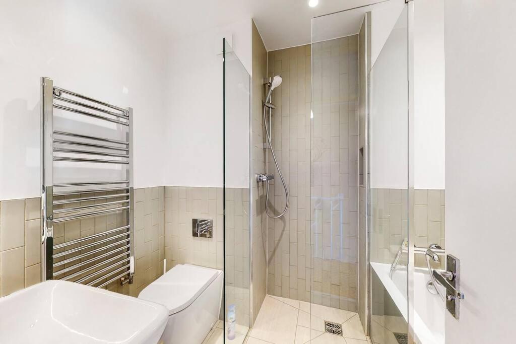 Charming 2-Bedroom Maisonette With Private Garden Londra Esterno foto